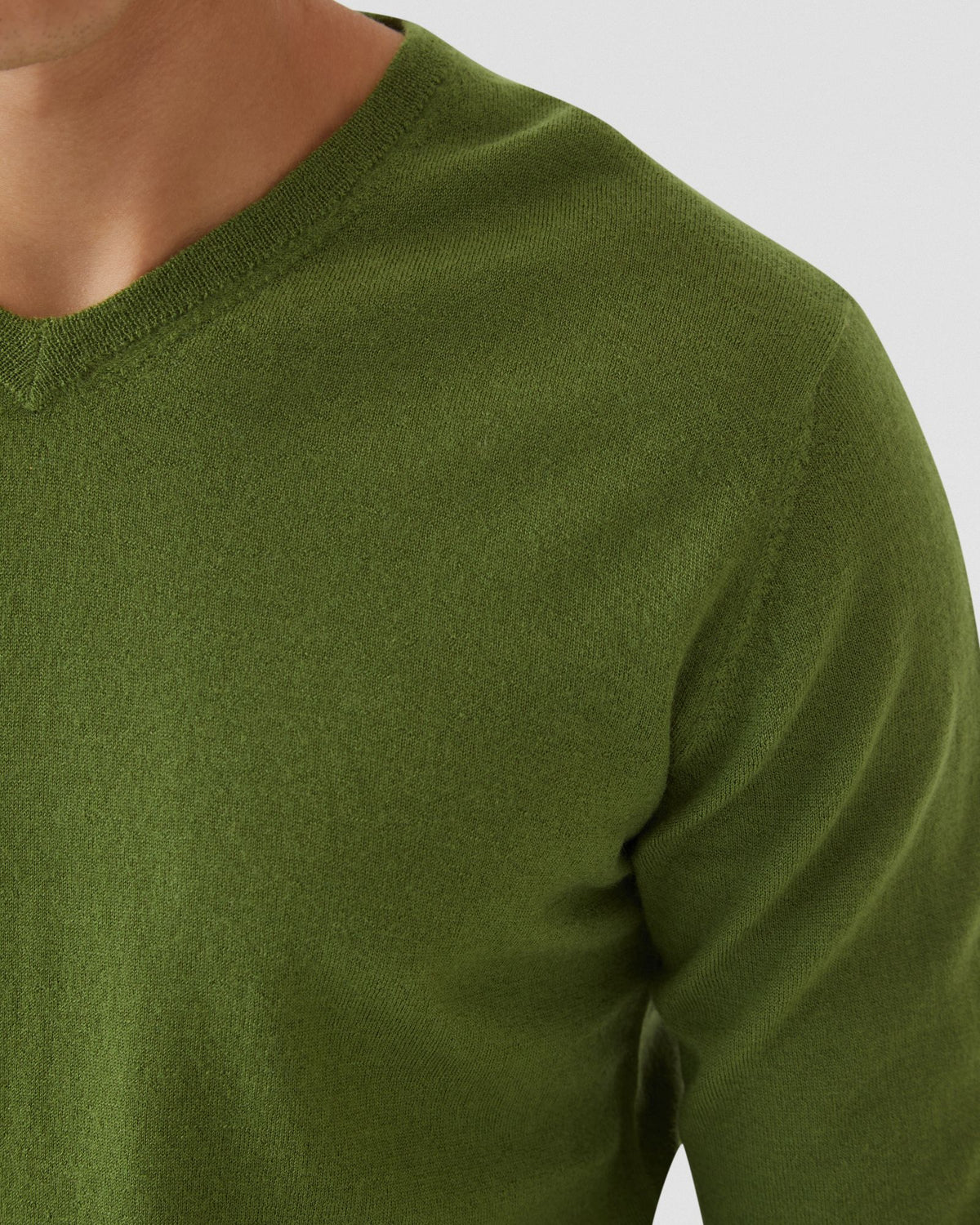 V-NECK PURE MERINO WOOL KNIT MENS KNITWEAR