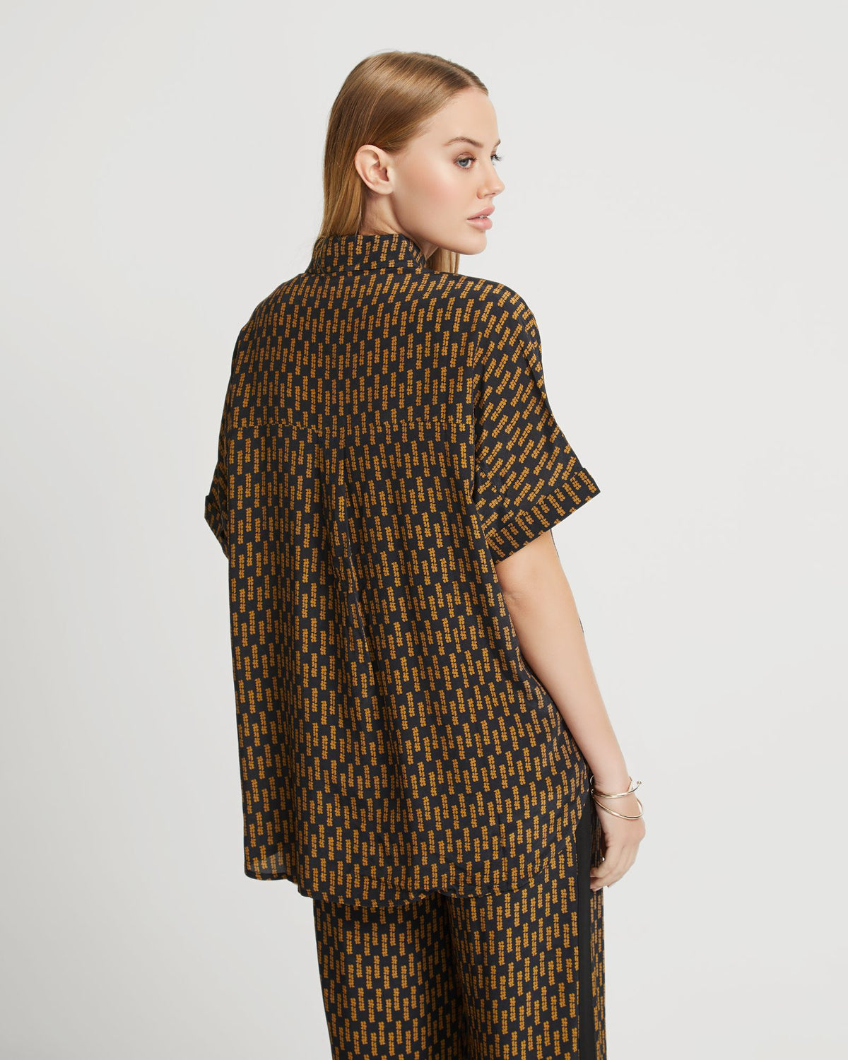 JASMINE PRINTED SHORT SLEEVE SHIRT WOMENS SHIRTS