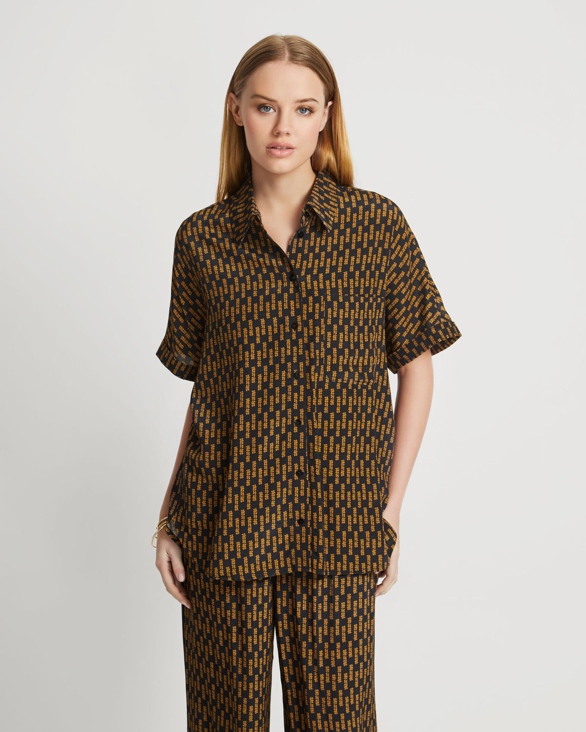 JASMINE PRINTED SHORT SLEEVE SHIRT WOMENS SHIRTS