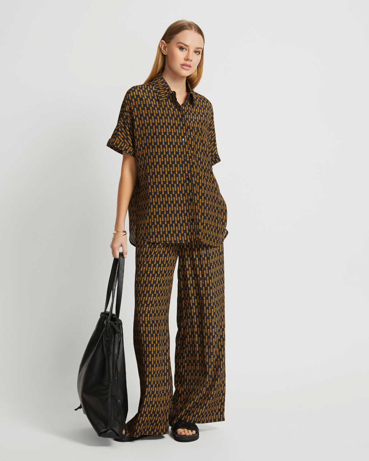 JASMINE PRINTED SHORT SLEEVE SHIRT WOMENS SHIRTS