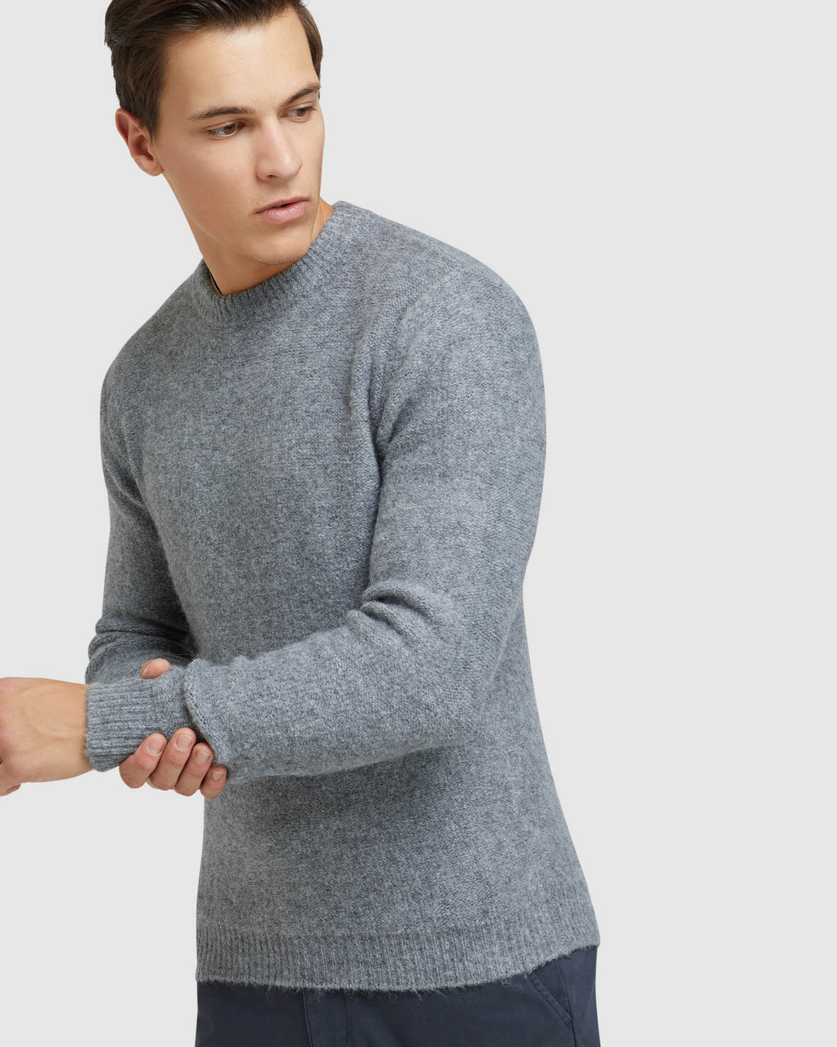 LEO SOFT CREW NECK KNIT